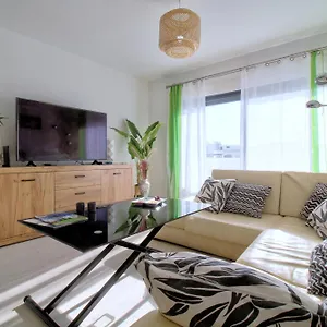Center Location, Ac, Swimming Pool, And Parking Apartment